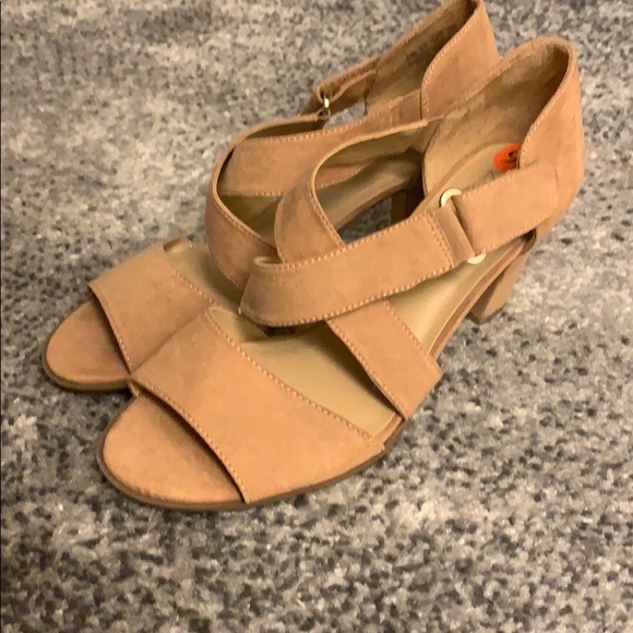 Naturalizer heels: Beige, worn once, size 9 1/2 - Picture 3 of 4